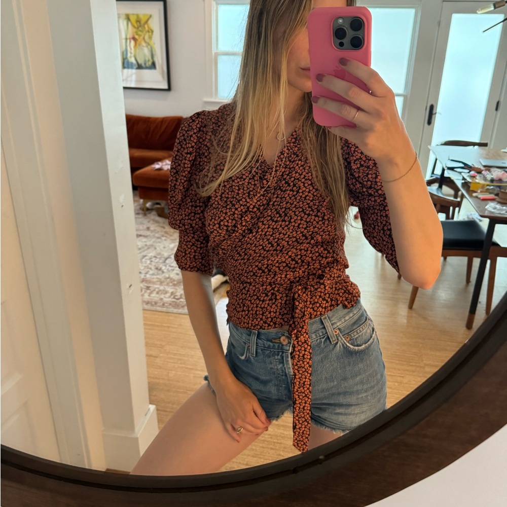 Doen amaranta wrap top size XS. Cherry print